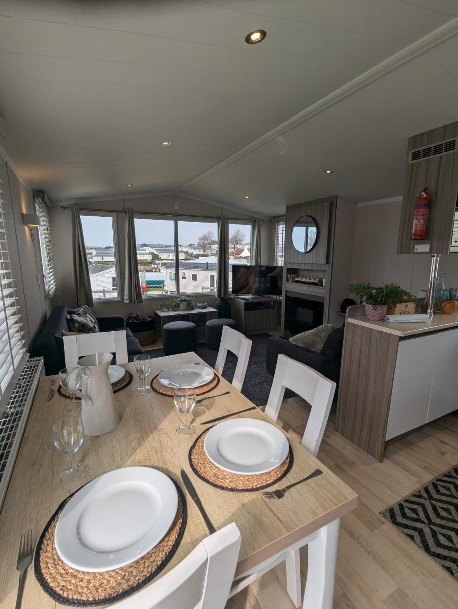 Beautifully Presented Dog Friendly Caravan On Very Popular Littlesea Holiday Haven Park Weymouth Wyke Regis Ngoại thất bức ảnh